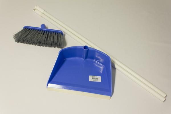 Fejebakke og kost med skafter